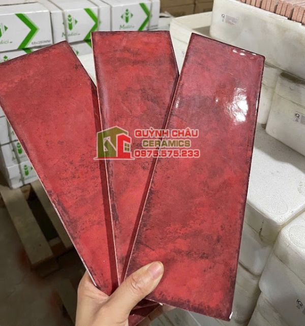 Gạch thẻ màu đỏ 10x30 men giả cổ gợn sóng Gạch thẻ màu đỏ 10x30 men giả cổ gợn sóng
