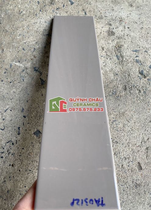 Gạch thẻ ốp tường 75x300 bóng men xám