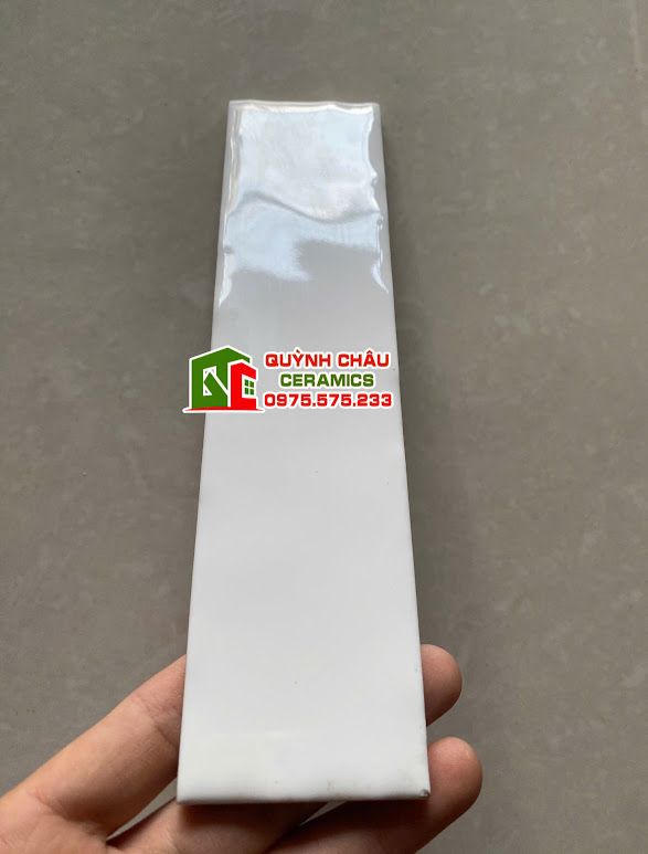Gạch thẻ ốp tường bóng 5x20 trắng gợn sóng Gạch thẻ ốp tường bóng 5x20 trắng gợn sóng