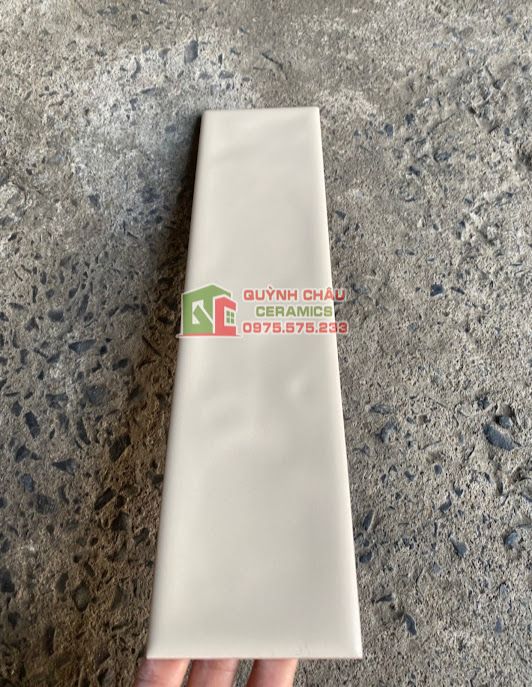 Gạch thẻ trắng kem 75x300 men gợn sóng