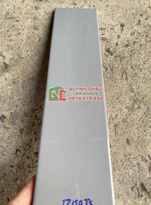 Gạch thẻ trung quốc 75x300 màu xám bóng