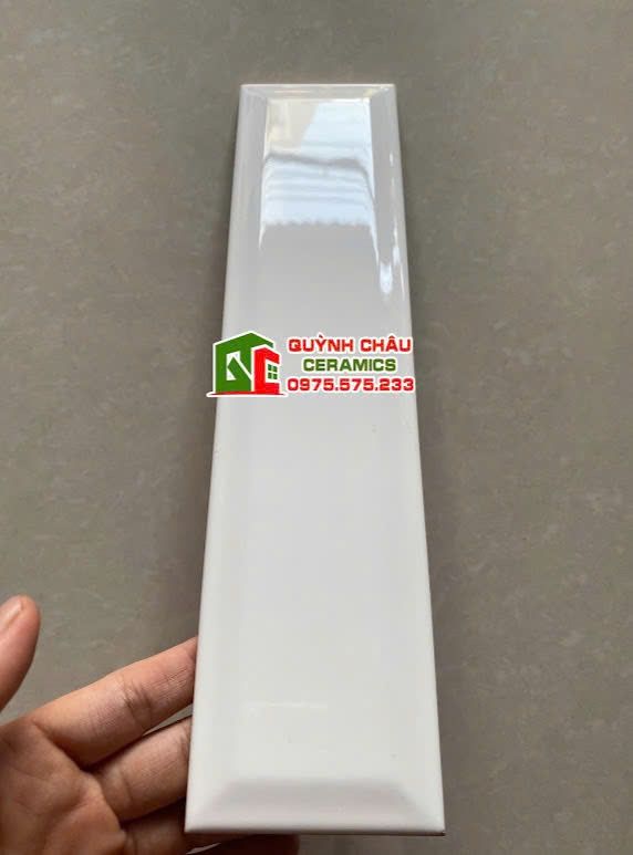 Gạch thẻ vát cạnh 6.8x28 màu trắng sứ bóng Gạch thẻ vát cạnh 6.8x28 màu trắng sứ bóng
