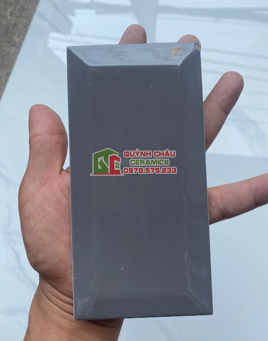 Gạch thẻ vát cạnh 75x150 xám nhạt bóng Gạch thẻ vát cạnh 75x150 xám nhạt bóng