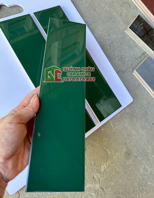 Gạch thẻ xanh bóng 75x300 trang trí